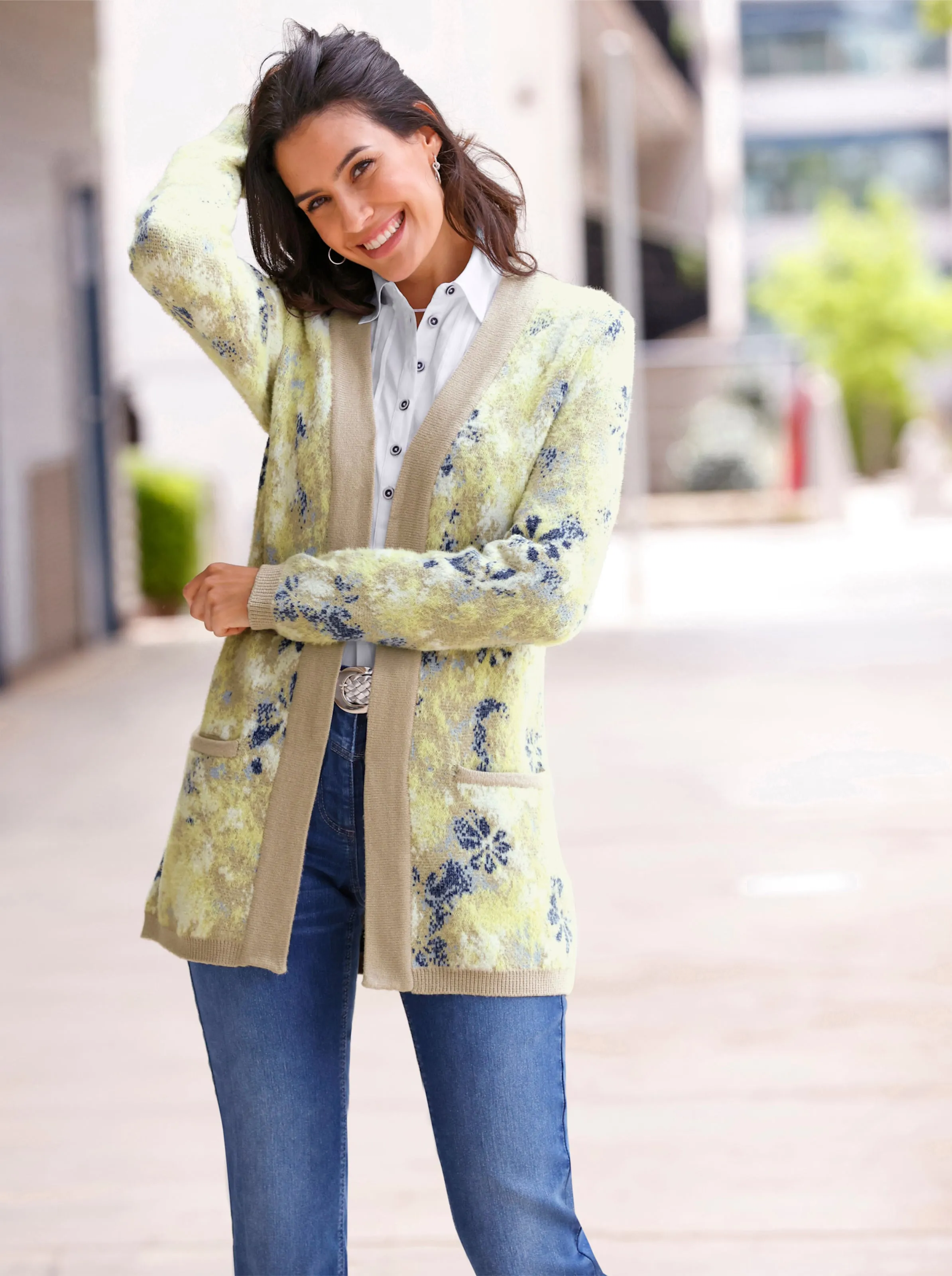 Strickjacke in sand-zitrone-gemustert
